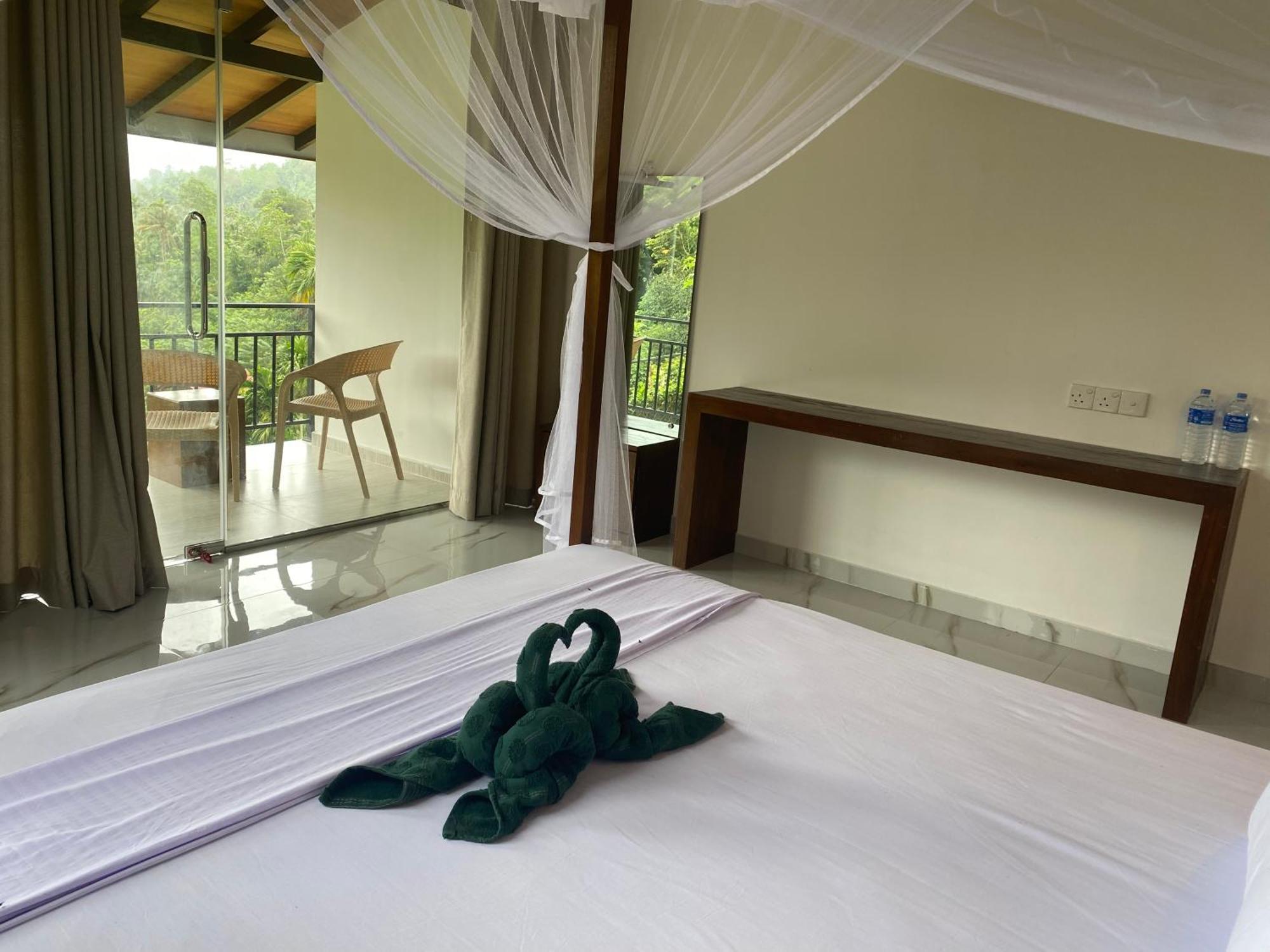 Rainforest Mount Lodge Деніяя Екстер'єр фото