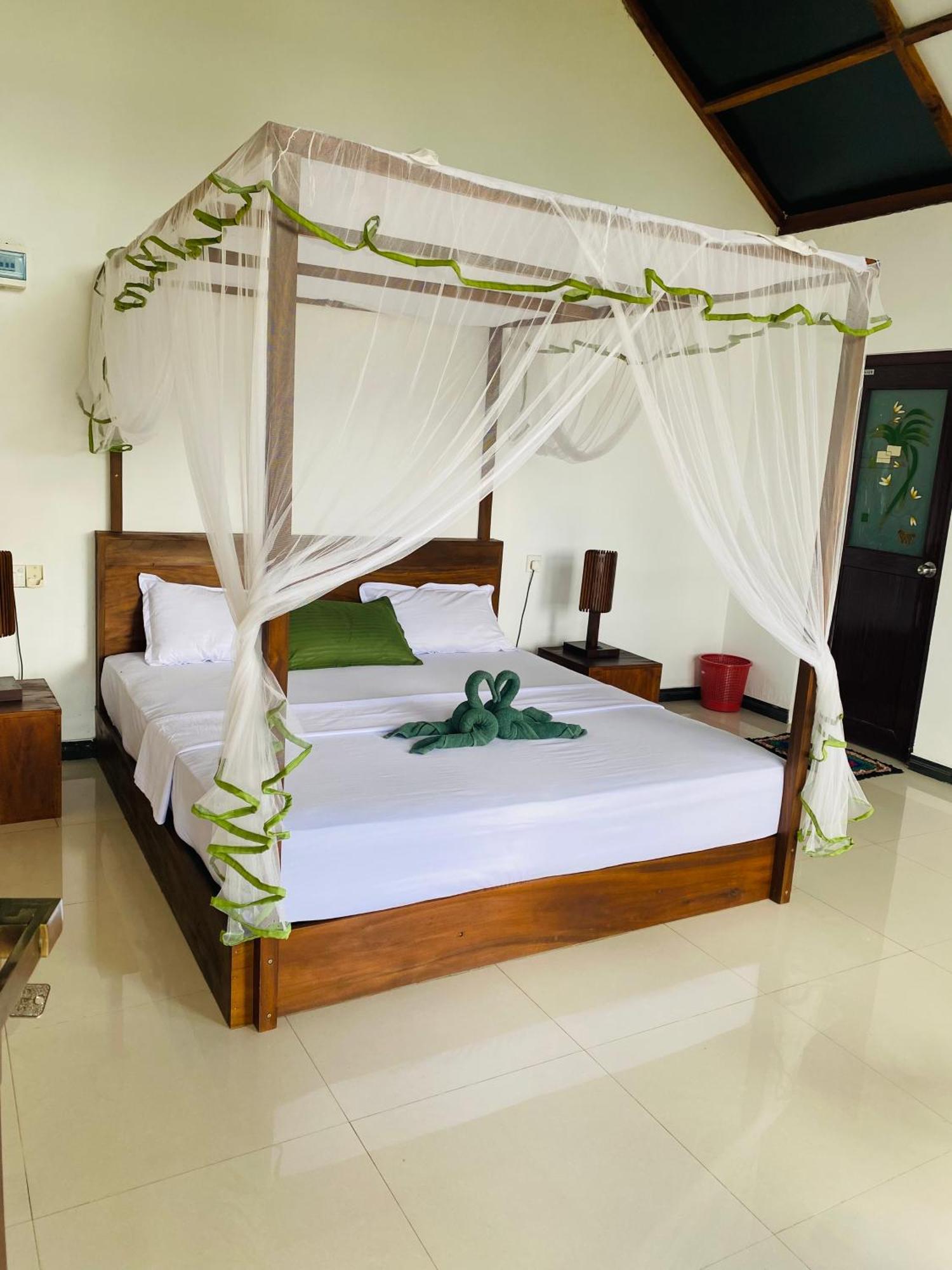 Rainforest Mount Lodge Деніяя Екстер'єр фото